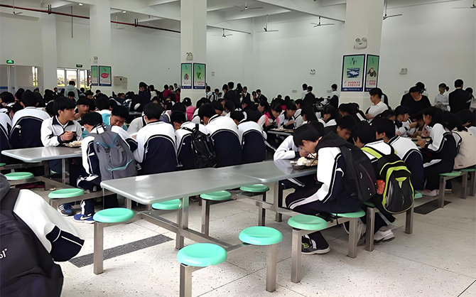 泉州企業(yè)食堂圖片,食堂就餐現(xiàn)場